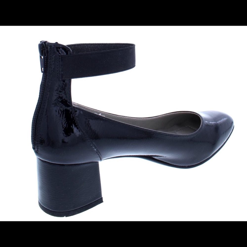 White Mountain Womens Makayla Patent Round Toe